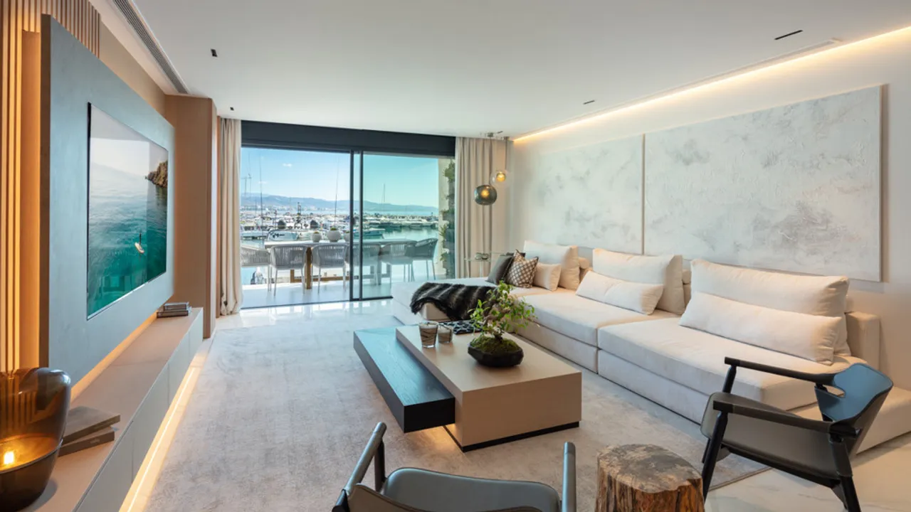 Exclusivo Apartamento con Vistas al Mar en Puerto Banús image 2