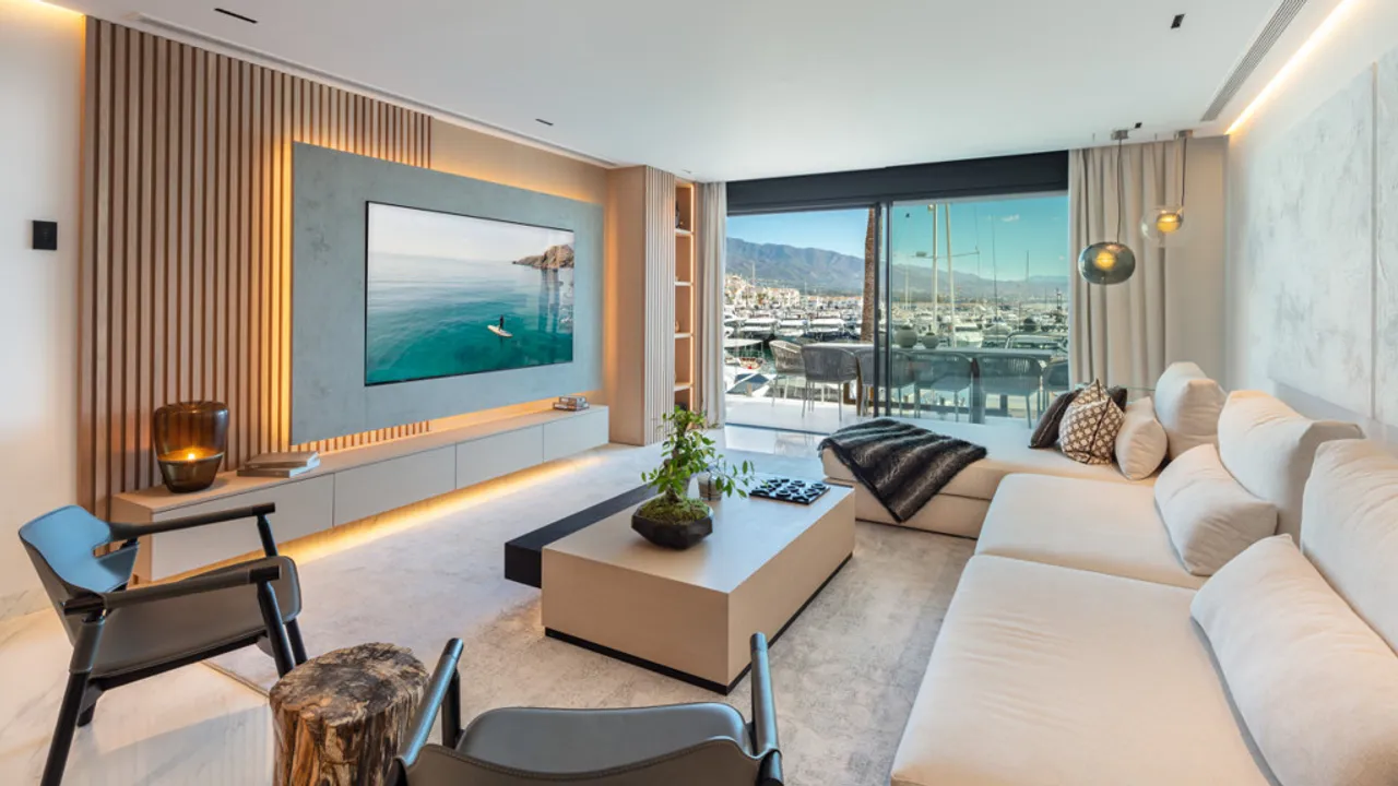 Exclusivo Apartamento con Vistas al Mar en Puerto Banús image 3