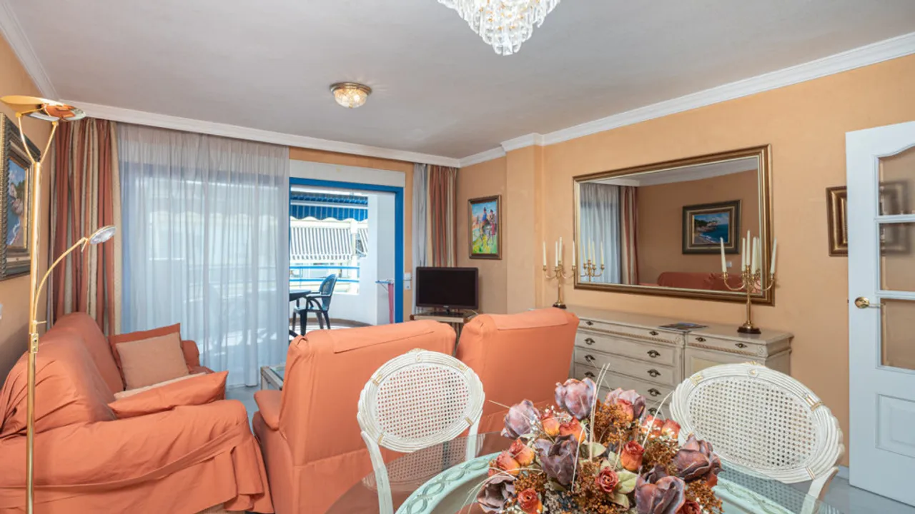 Espléndido Apartamento en 1ª Línea de Playa en Marbella image 1