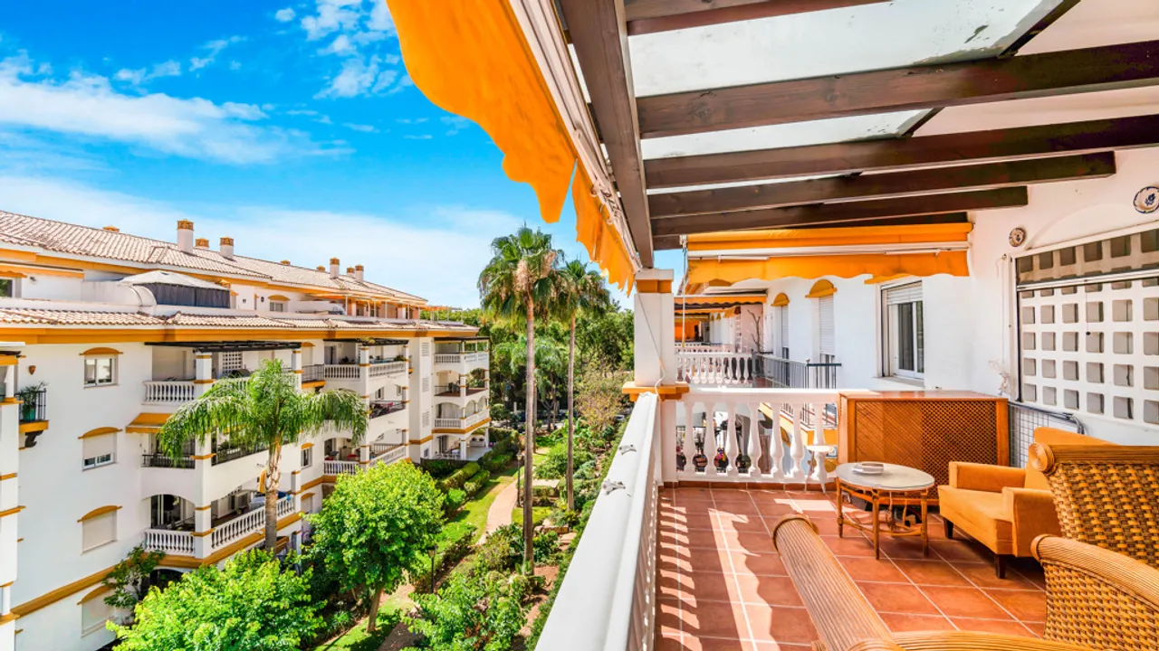 Exclusivo Apartamento de 3 Dormitorios en Marbella image 3