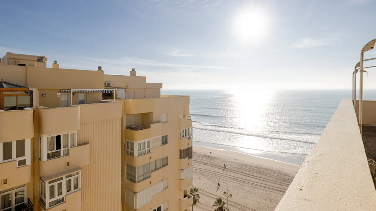 Ático con Vistas al Atlántico en Cortadura, Cádiz image 0