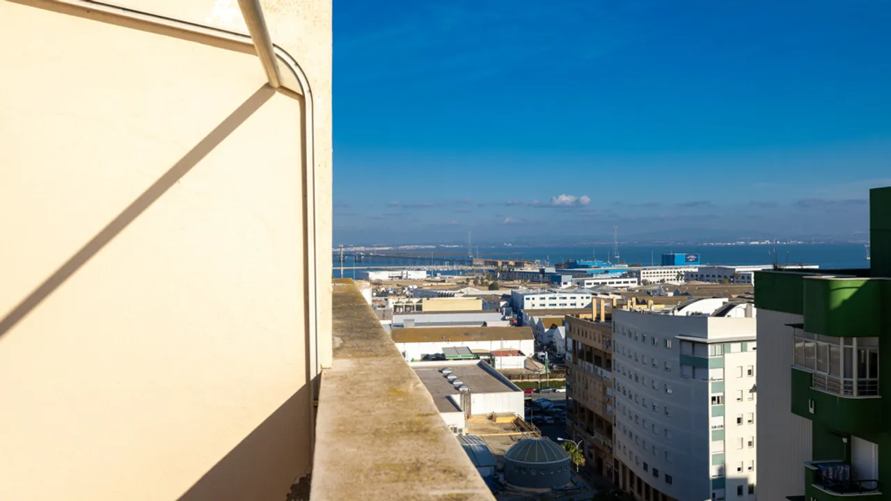Ático con Vistas al Atlántico en Cortadura, Cádiz image 3