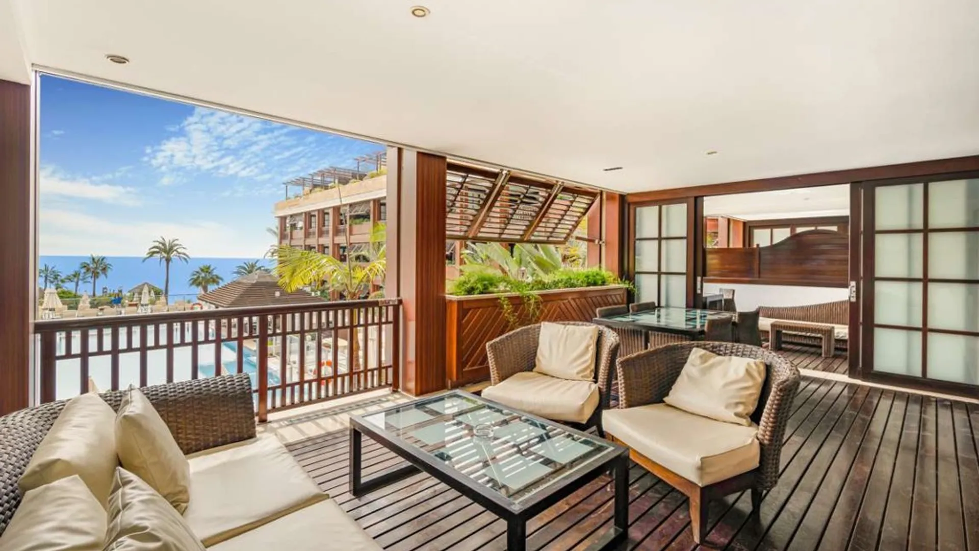 Imagen 1 de Luxury Oceanfront: Investment Apartment in Puerto Banús