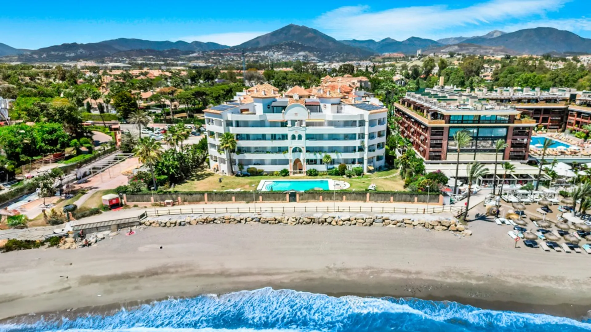 Imagen 1 de Exclusive Apartment on the Front Line of the Beach in Puerto Banús