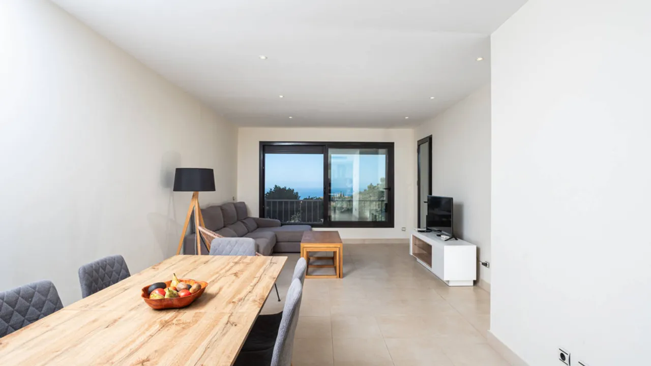 Exclusivo Apartamento con Vistas al Mar en Samara, Marbella image 0