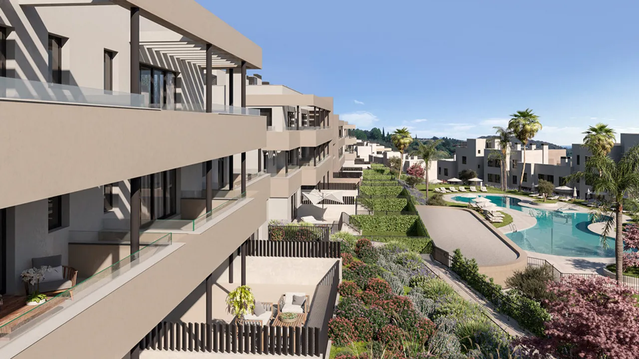 Dúplex de Obra Nueva con Vistas al Golf en Casares Costa image 1