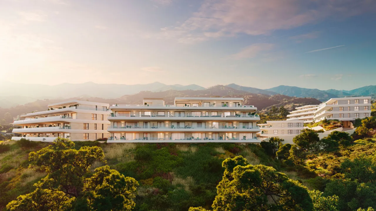 Exclusivo Apartamento Nuevo con Vistas en Estepona image 1
