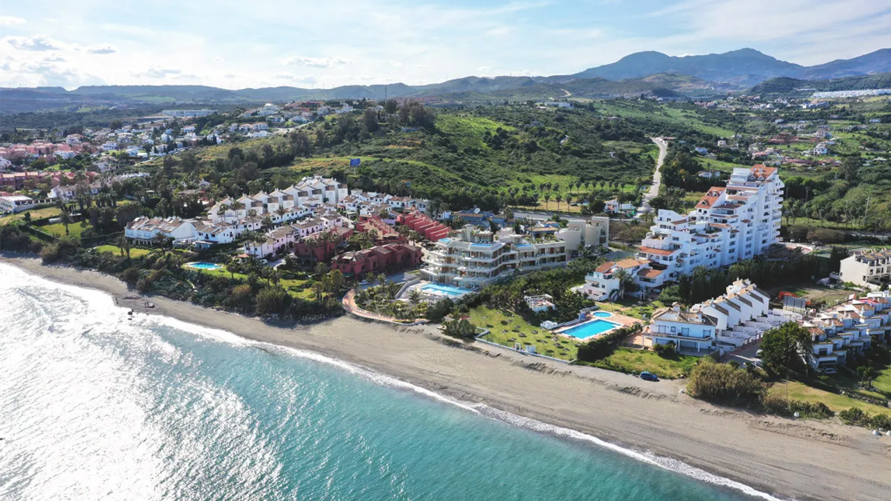 Exclusivo Apartamento de Lujo en Primera Línea de Playa image 0