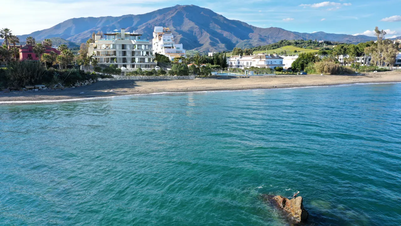 Exclusivo Apartamento de Lujo en Primera Línea de Playa image 3