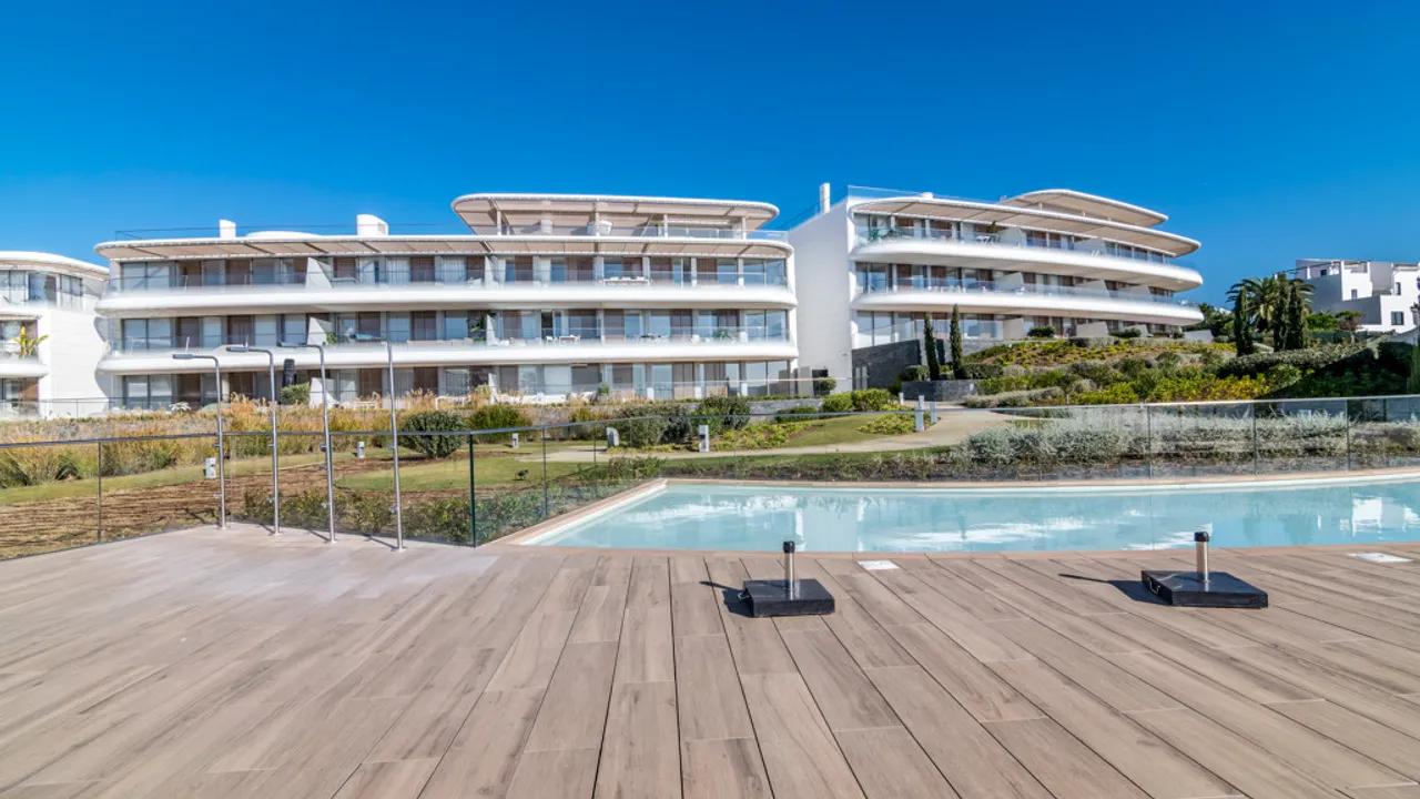 Exclusivo Apartamento de Lujo en Primera Línea de Playa con Vistas al Mar image 2