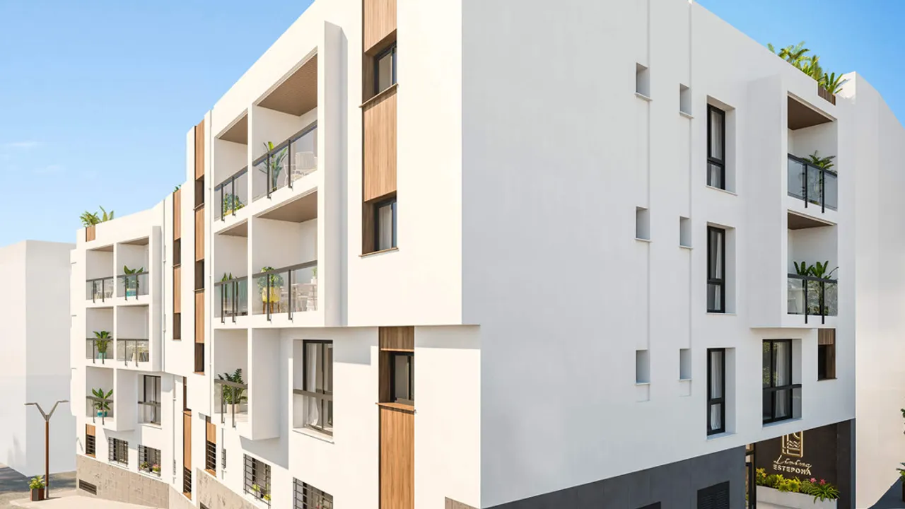 Exclusiva Urbanización Nueva en Estepona: Apartamentos a 5 Minutos de la Playa image 1