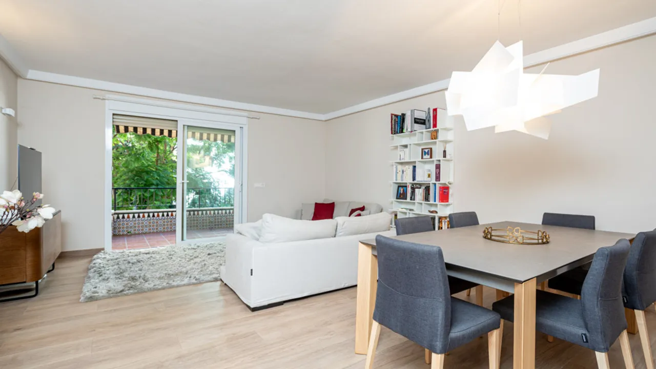 Exclusive Renovated Apartment in the Center of Marbella image 0