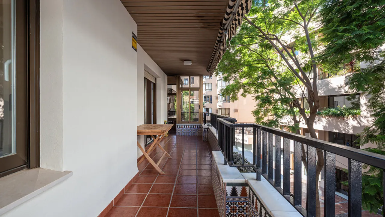Exclusive Renovated Apartment in the Center of Marbella image 1