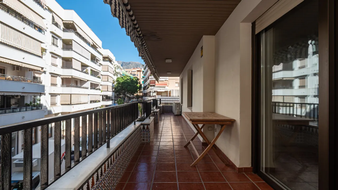 Exclusive Renovated Apartment in the Center of Marbella image 2
