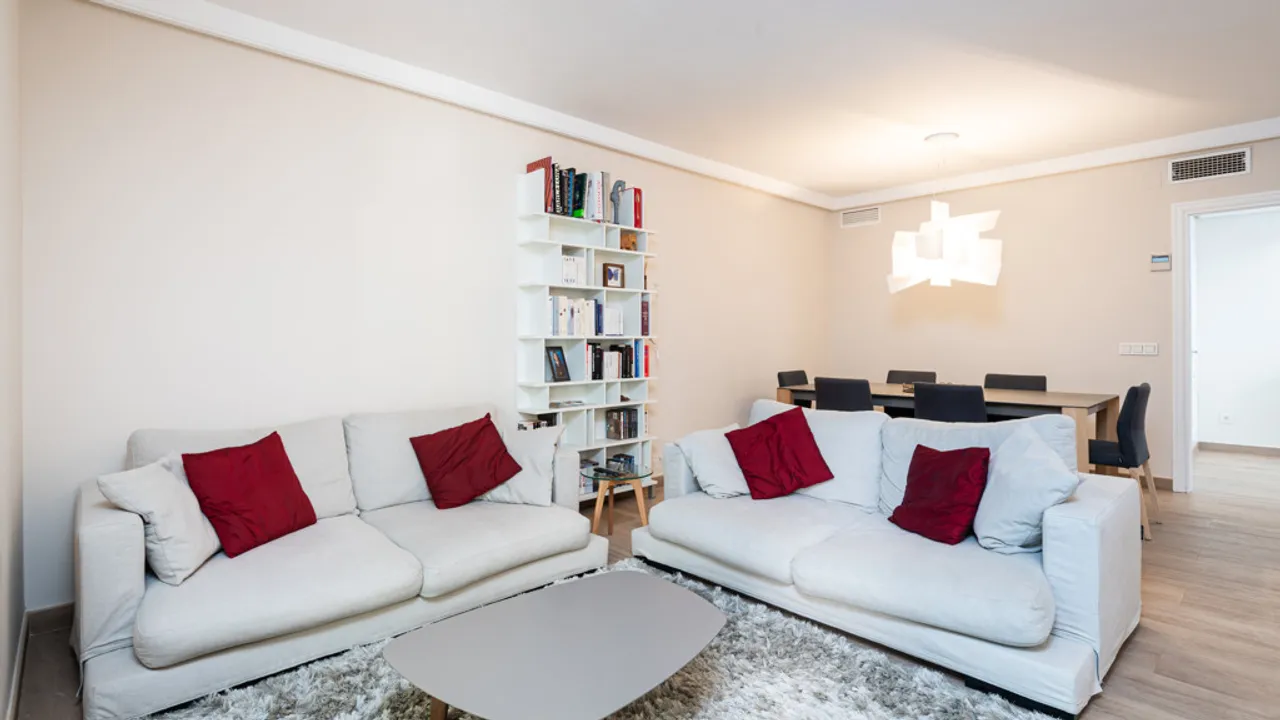 Exclusive Renovated Apartment in the Center of Marbella image 3