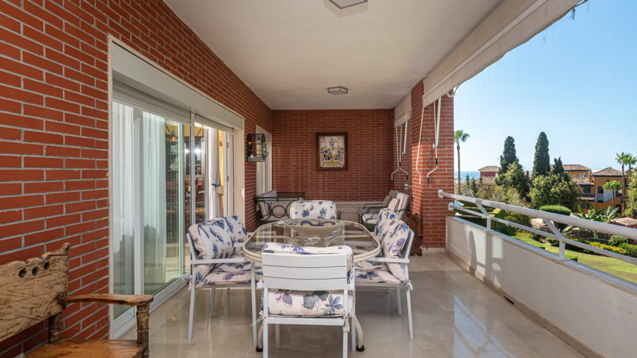 Exclusive 4-Bedroom Apartment in the Golden Mile, Marbella image 0