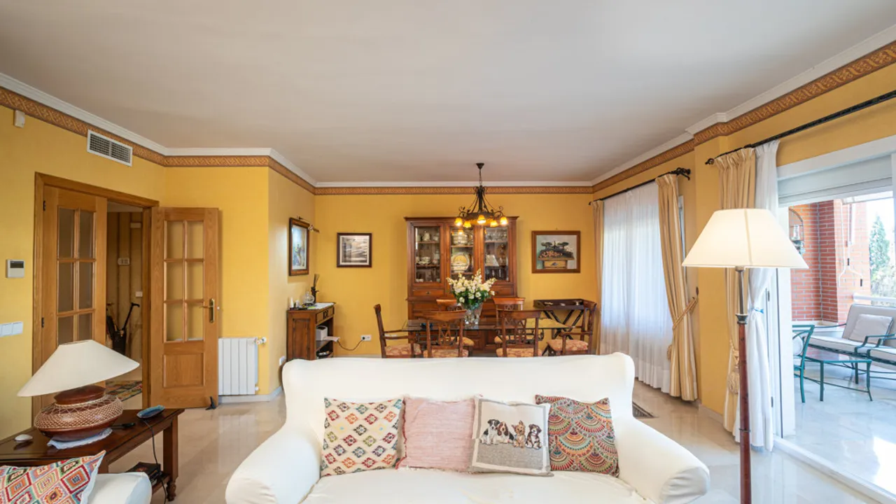Exclusive 4-Bedroom Apartment in the Golden Mile, Marbella image 3