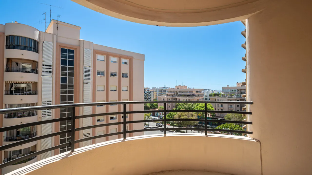 Spacious Bright Apartment in the Heart of Marbella image 0