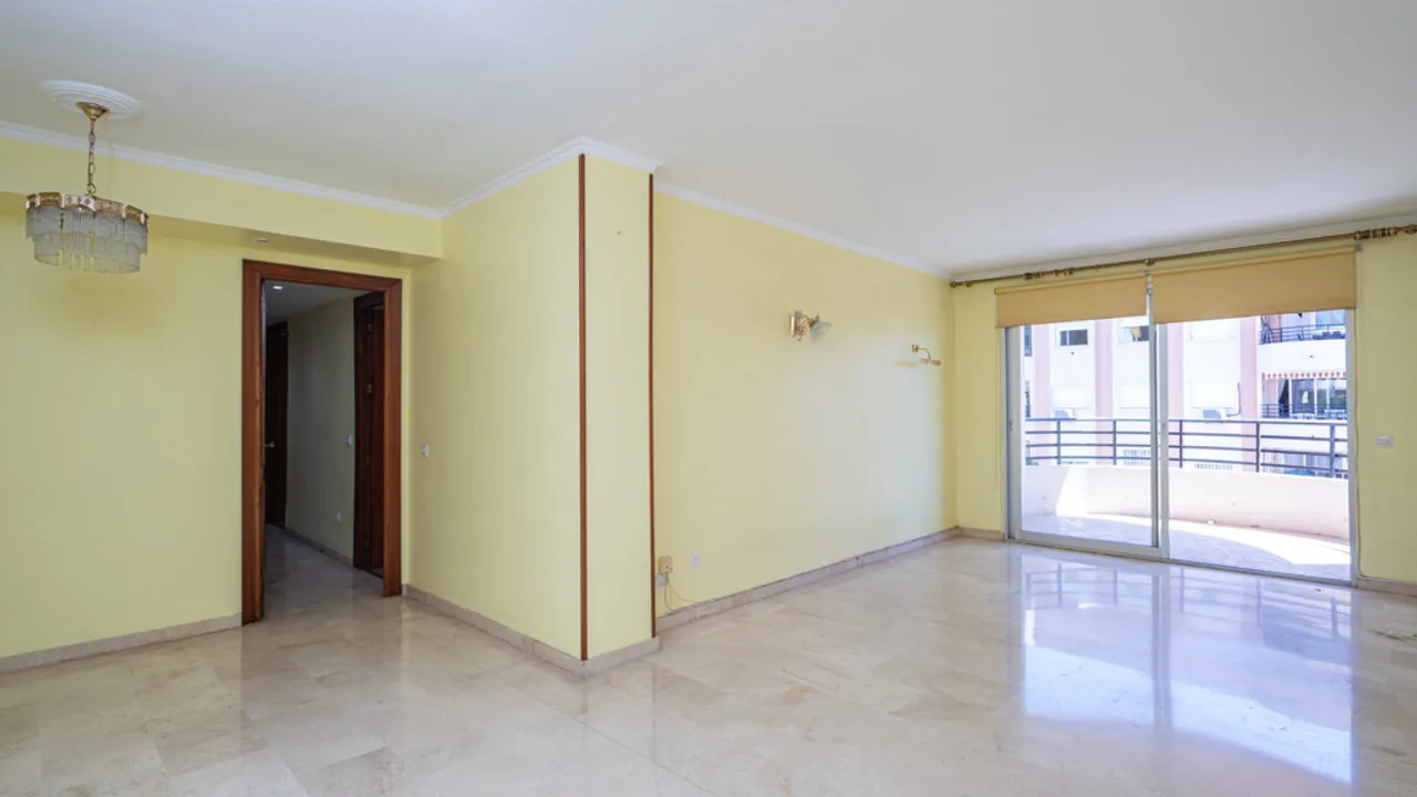 Spacious Bright Apartment in the Heart of Marbella image 1