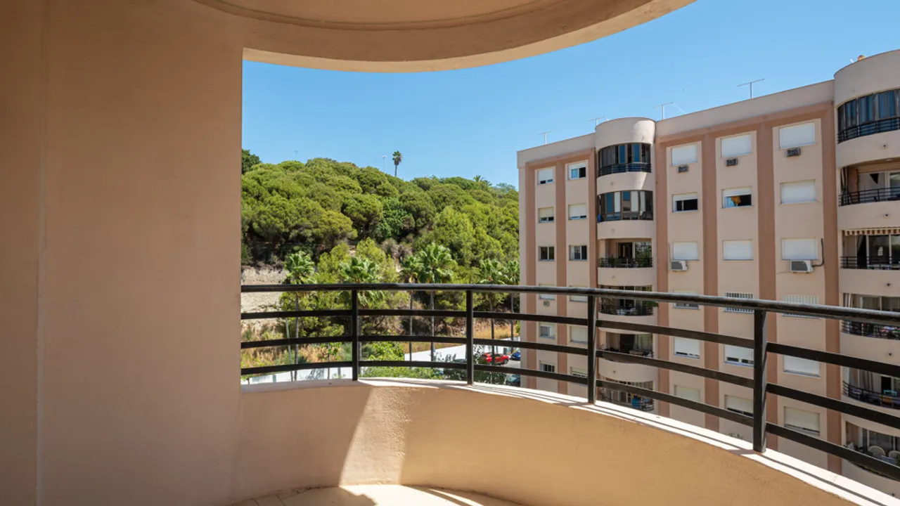 Spacious Bright Apartment in the Heart of Marbella image 2