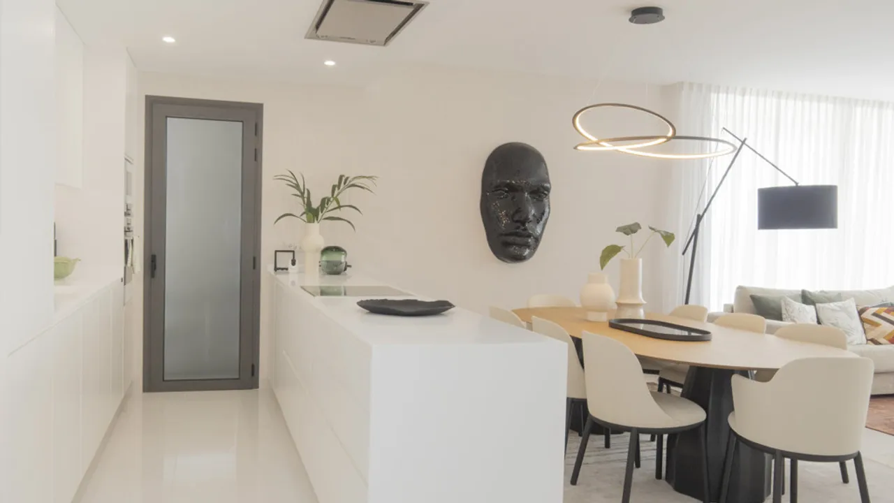 Exclusivo Apartamento de Lujo en Atalaya, Costa del Sol image 2