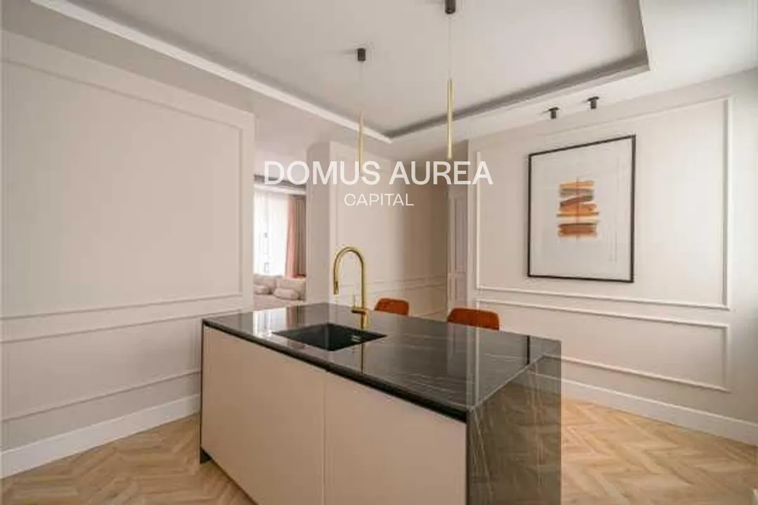 Renovated Design Apartment in Retiro Ibiza image 3