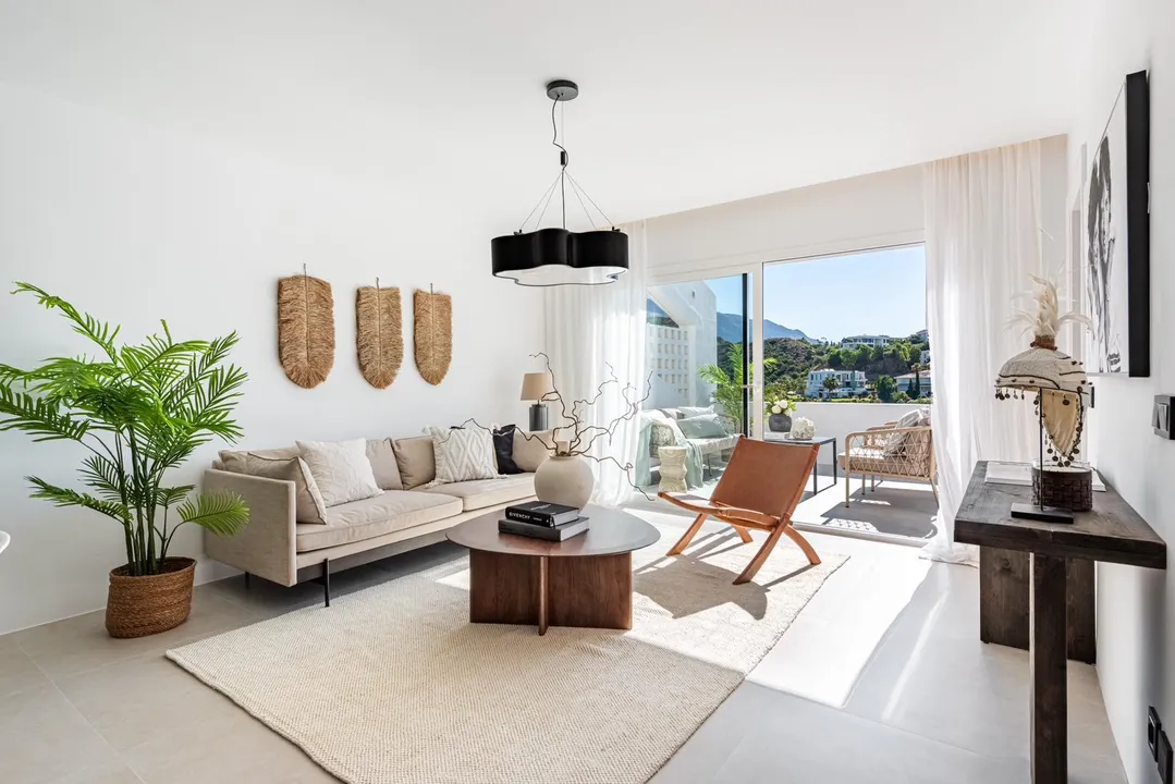 Elegant Renovated Apartment with Terrace and Views in La Quinta image 0