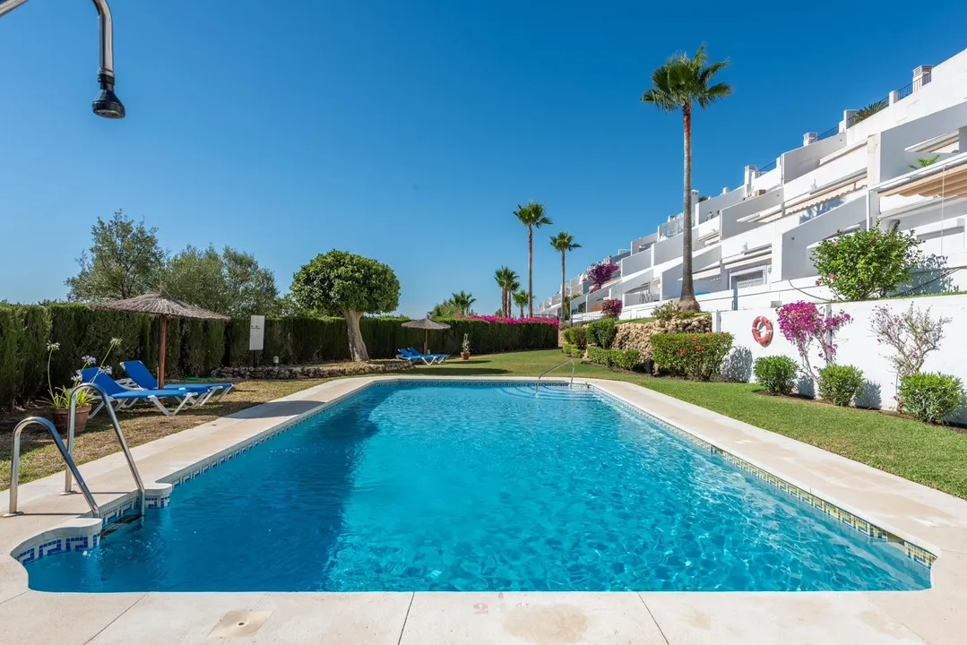 Elegant Renovated Apartment with Terrace and Views in La Quinta image 1