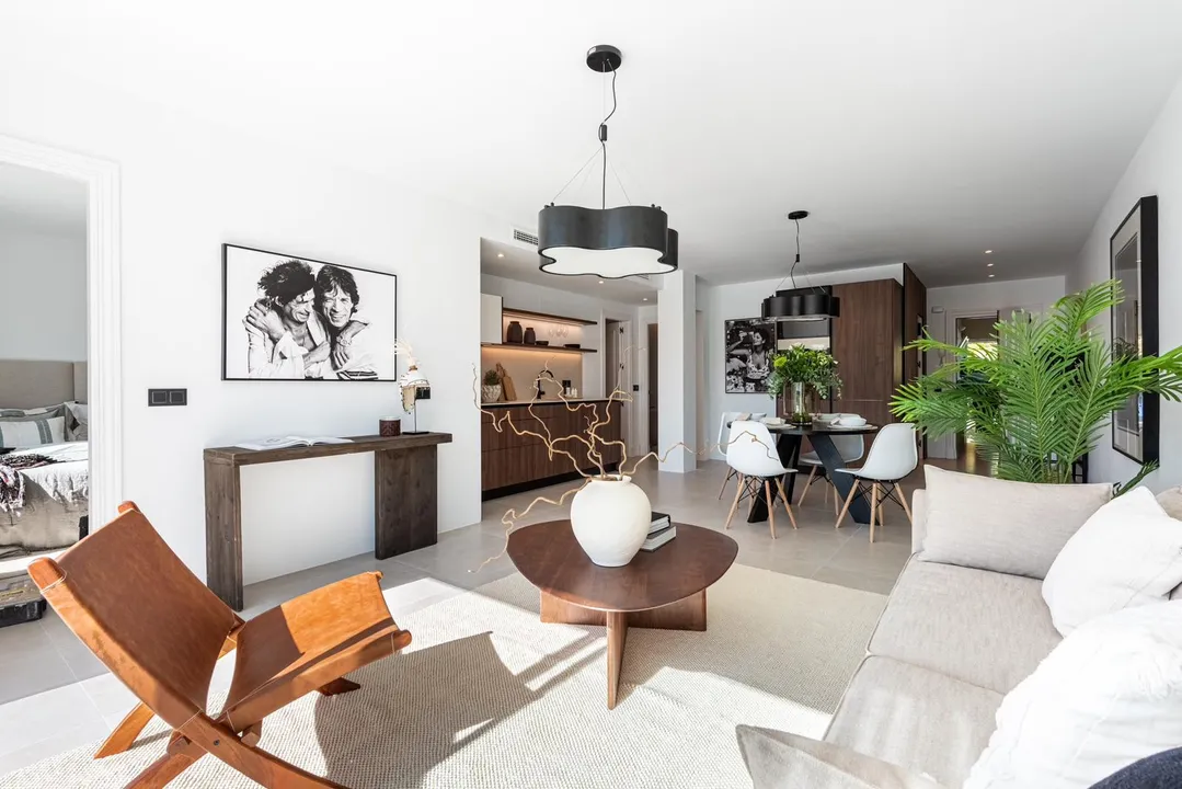 Elegant Renovated Apartment with Terrace and Views in La Quinta image 2