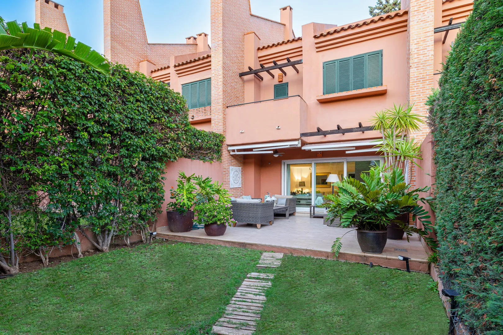 Charming Townhouse with Private Garden and Sunset Views in Los Monteros