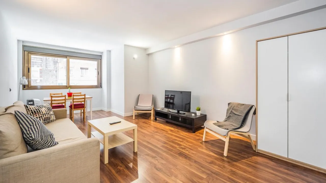 Elegant 1-bedroom apartment in Hispanoamérica, Chamartín image 1