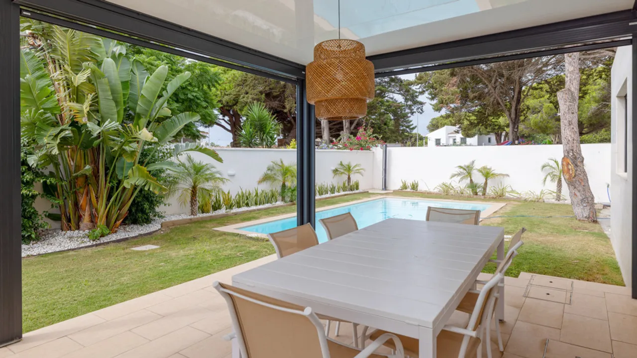 New Chalet 5 Minutes from La Barrosa with Garden and Pool image 1