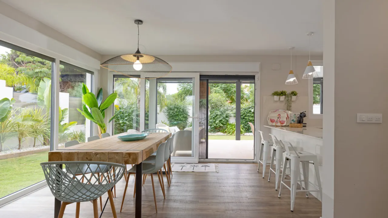 New Chalet 5 Minutes from La Barrosa with Garden and Pool image 3