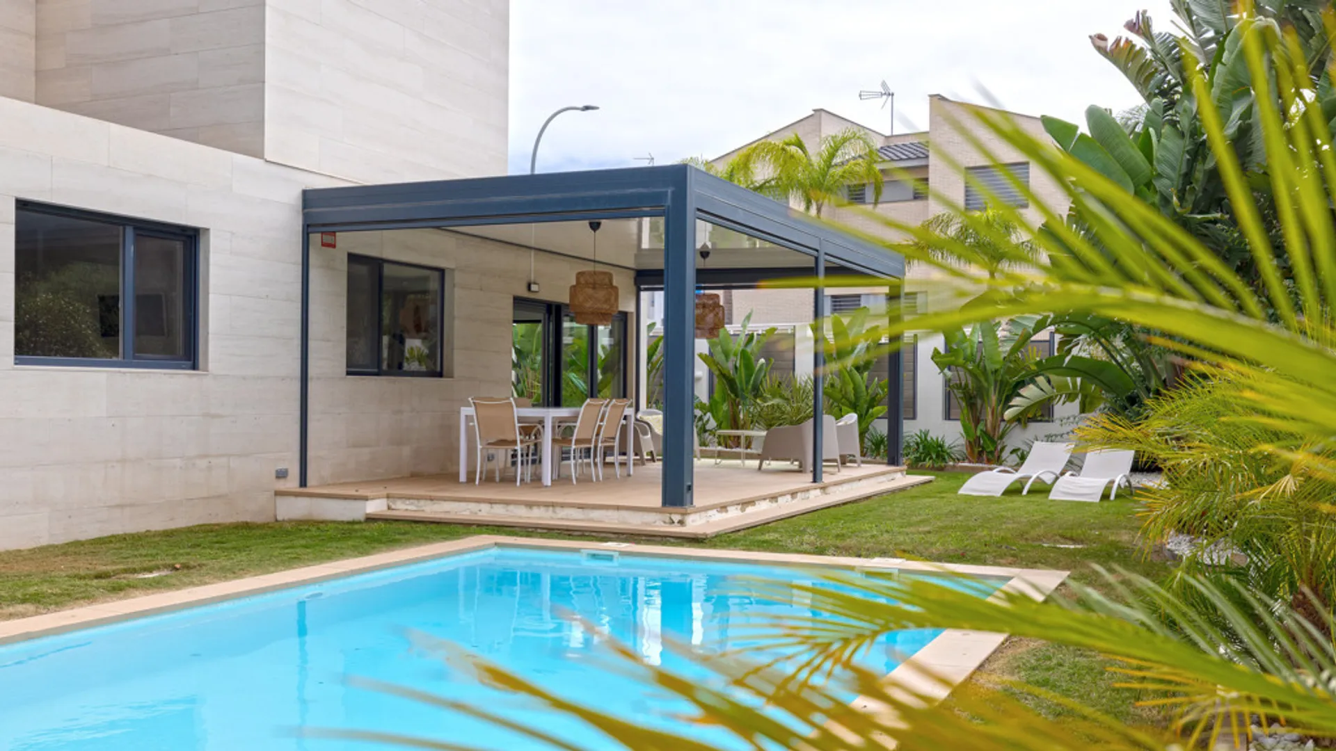 New Chalet 5 Minutes from La Barrosa with Garden and Pool