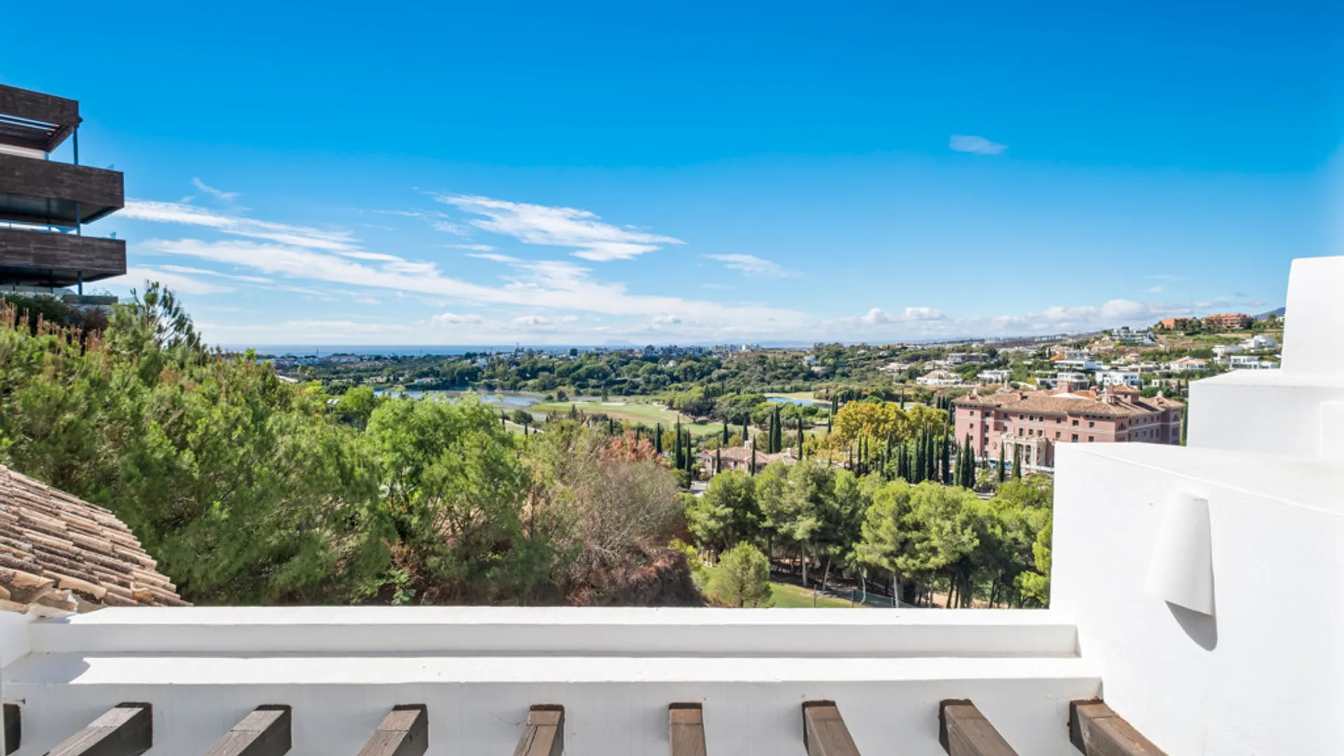 Ático Dúplex de Lujo con Vistas y Jacuzzi en Nueva Milla de Oro