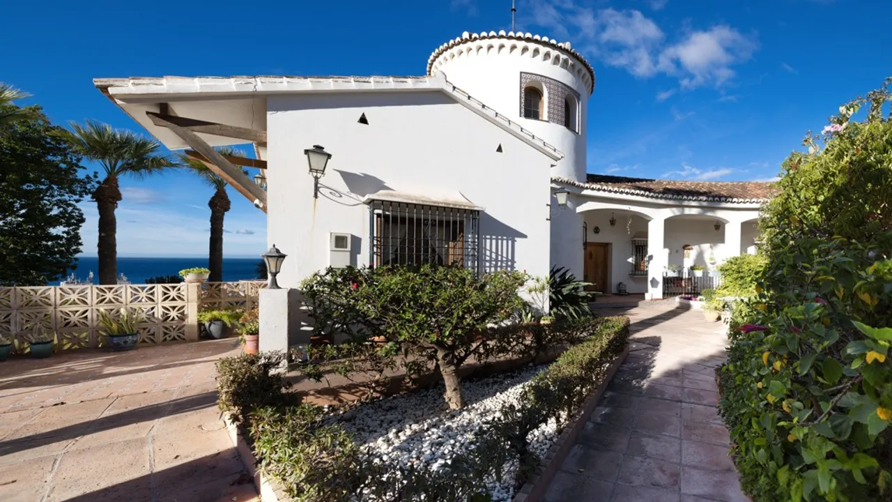 Exclusiva Villa con Vistas al Mar en Málaga image 0