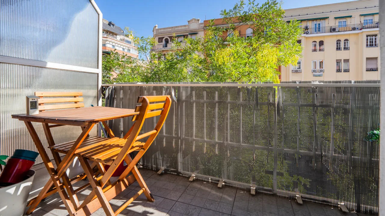 Spacious exterior apartment in Salamanca with terrace and garage image 1