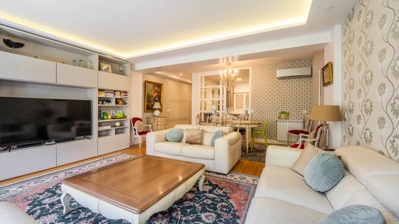 Spacious exterior apartment in Salamanca with terrace and garage image 2