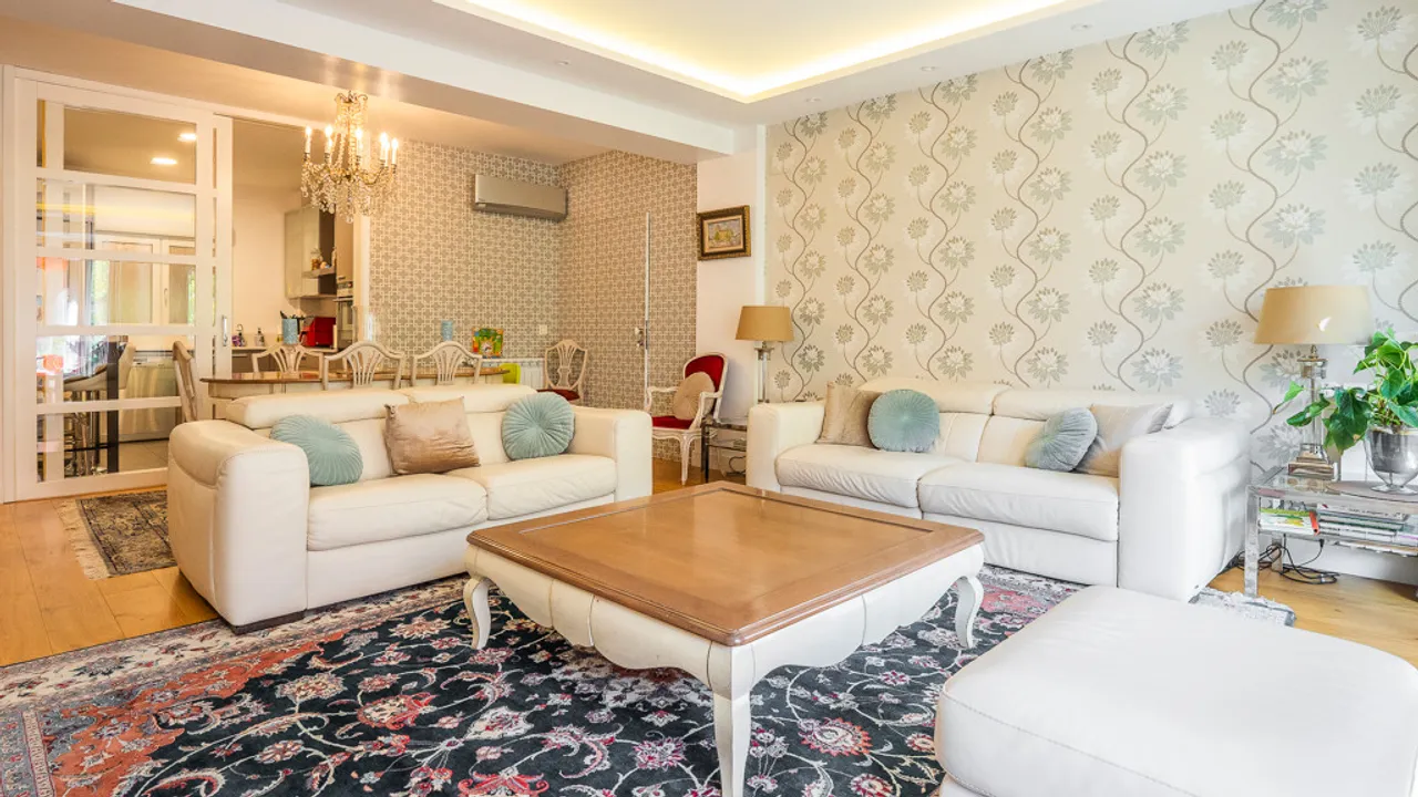 Spacious exterior apartment in Salamanca with terrace and garage image 3