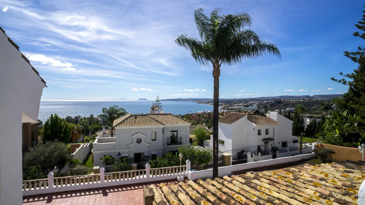Villa Espectacular con Vistas al Mar en Estepona image 1