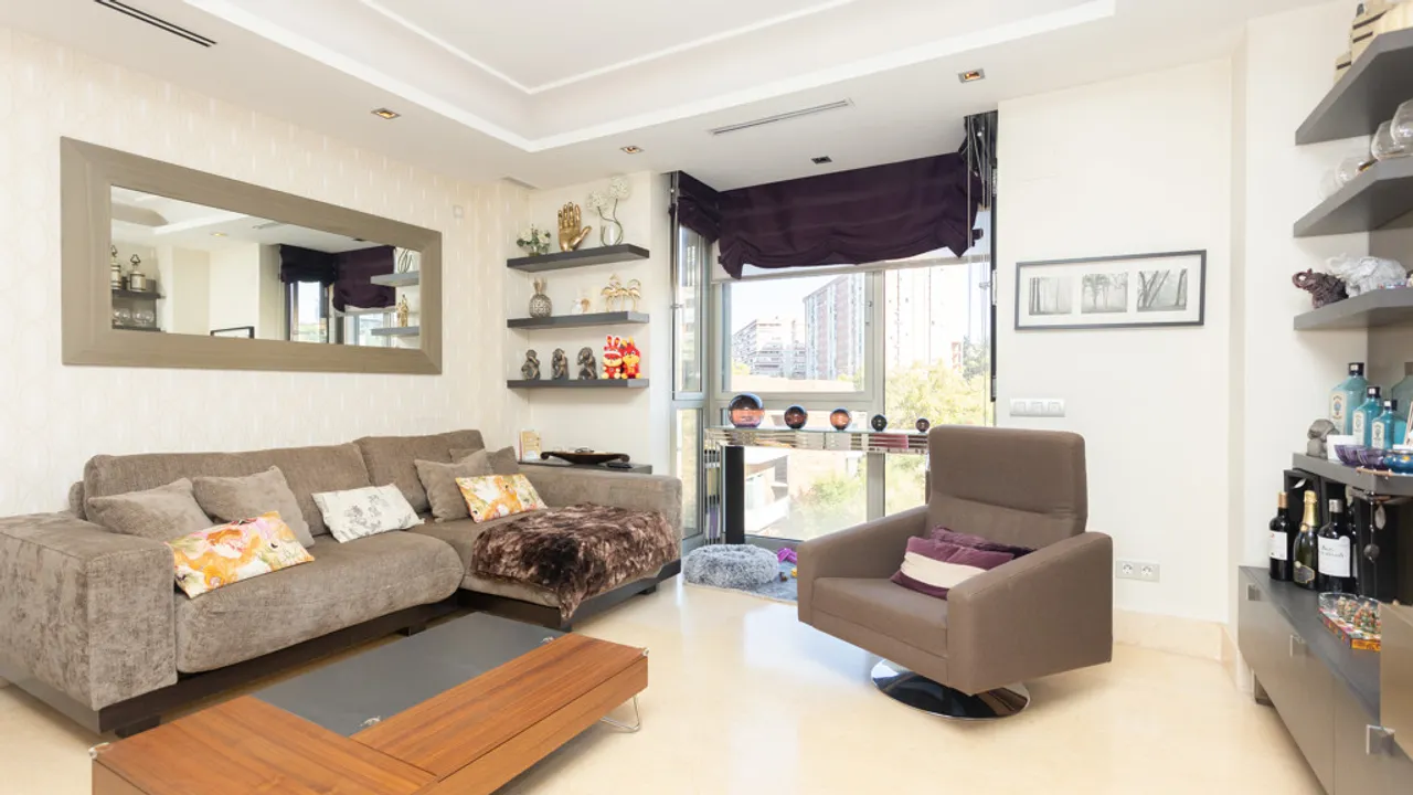 Espectacular Piso de 2 Dormitorios en Urbanización con Piscina y Gimnasio image 1