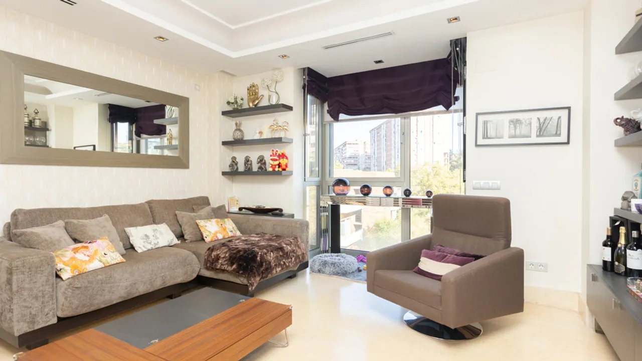 Espectacular Piso de 2 Dormitorios en Urbanización con Piscina y Gimnasio image 3