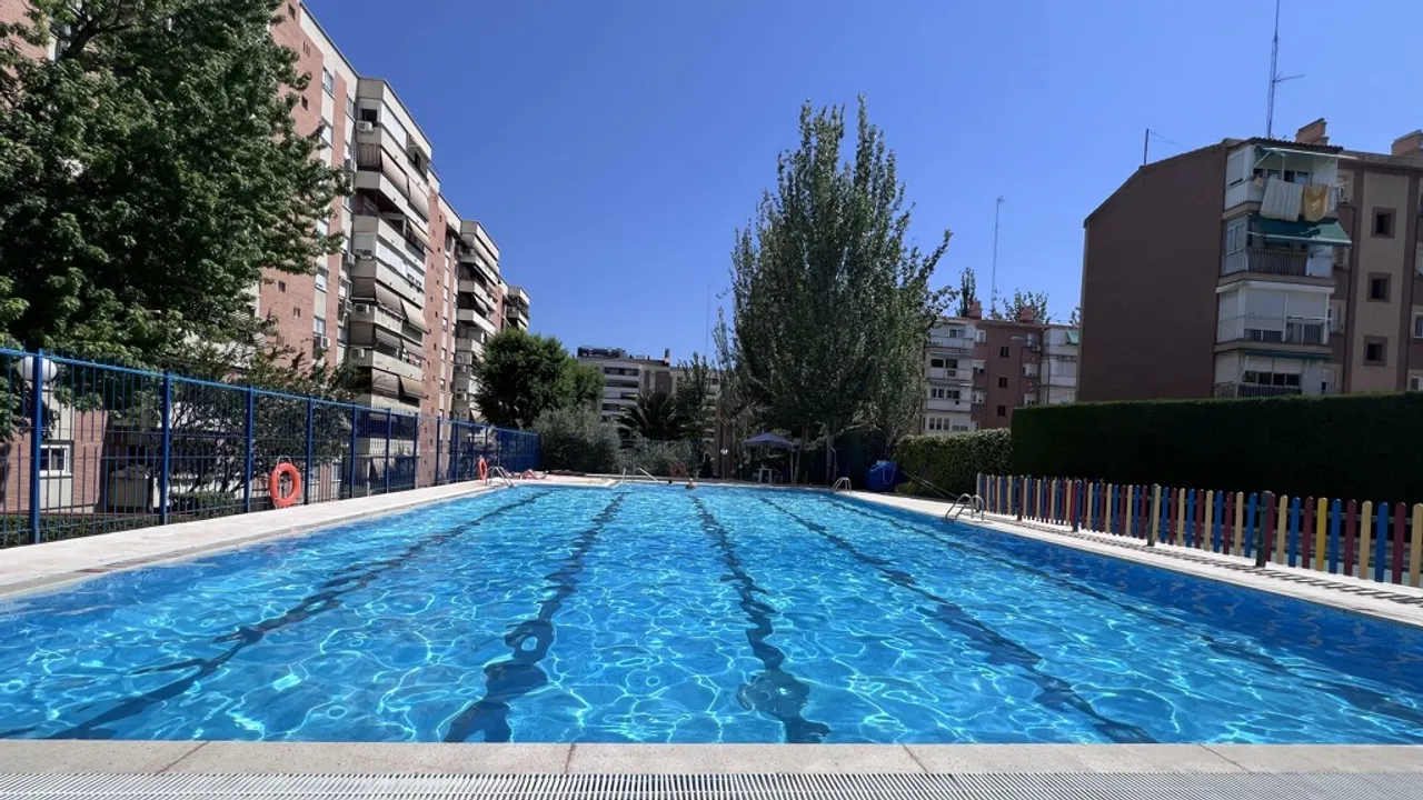 Bright 4-Bedroom Apartment in Peñagrande with Terrace and Common Areas image 0