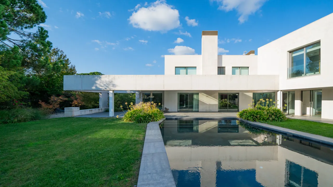 Luxury Smart Villa with Garden and Paddle in Ciudalcampo image 1