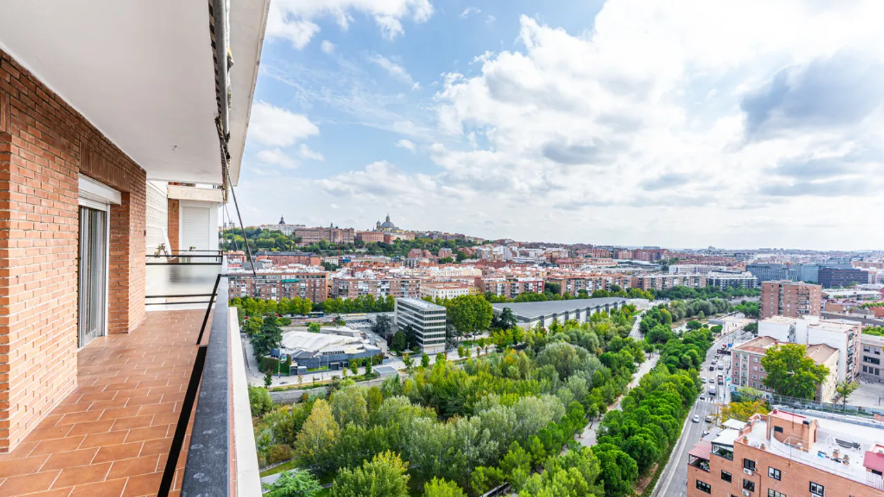 Luxury Apartment with Views in Madrid Río image 0