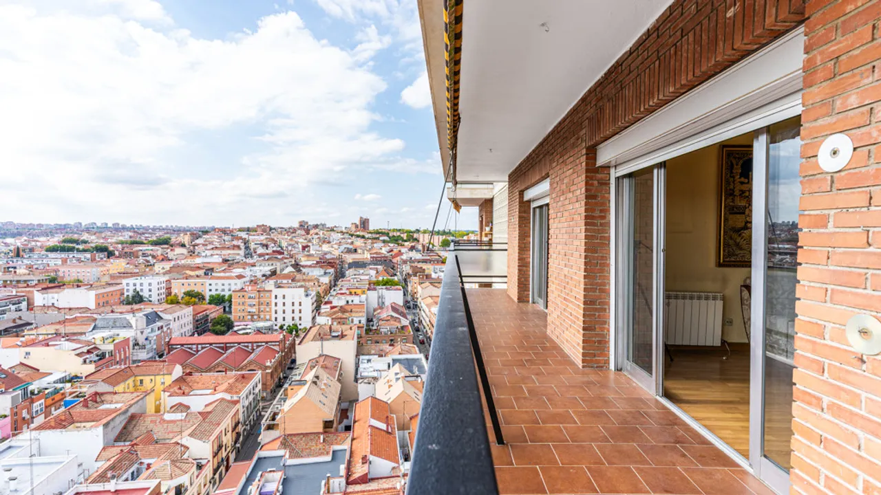 Luxury Apartment with Views in Madrid Río image 3