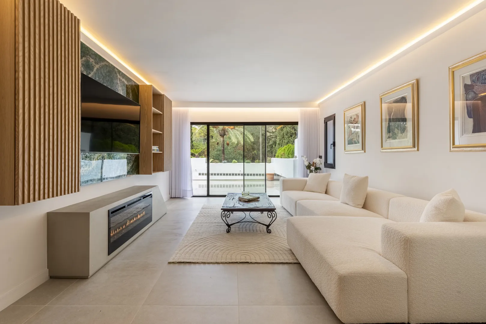 Exclusivo Apartamento Reformado en Kings Hills, Milla de Oro