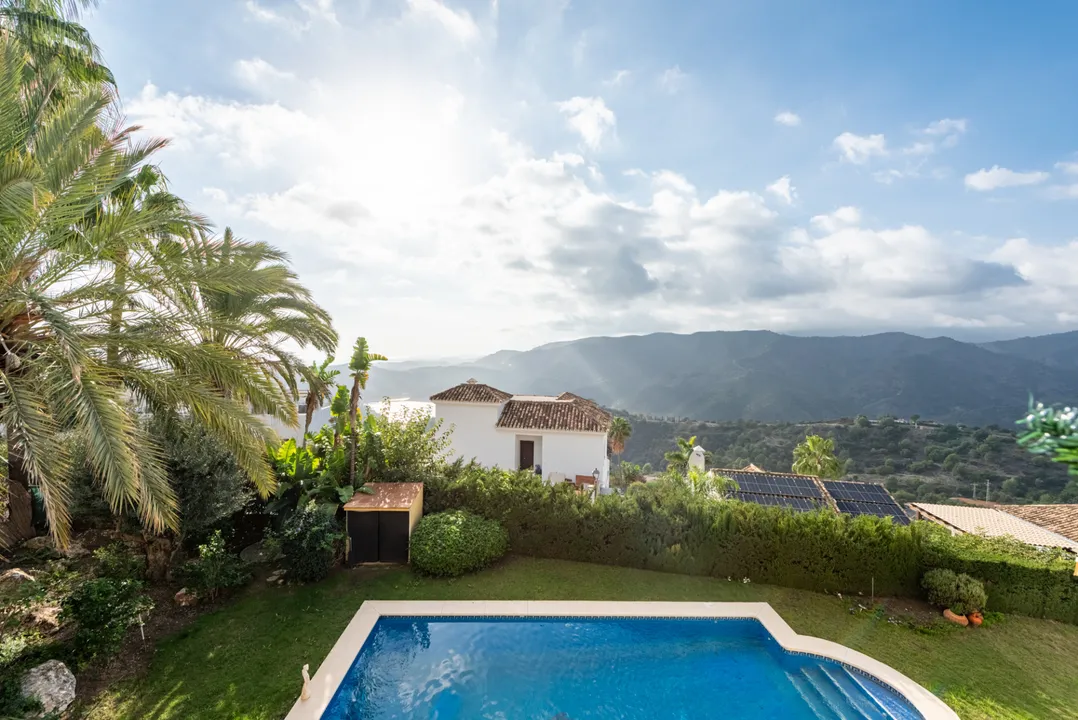 Luxury Villa with Panoramic Views in Marbella image 0