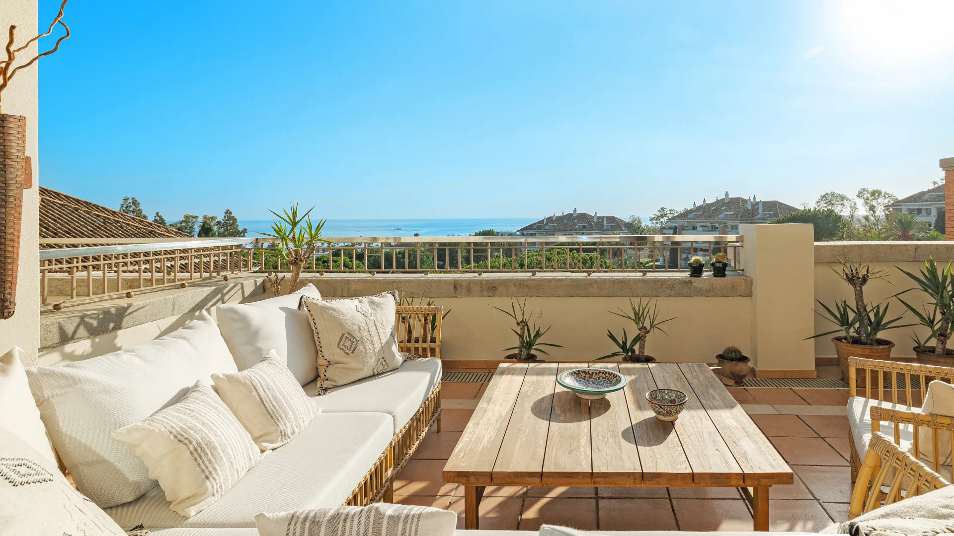 Ático Dúplex de Lujo con Vistas al Mar en la Milla de Oro