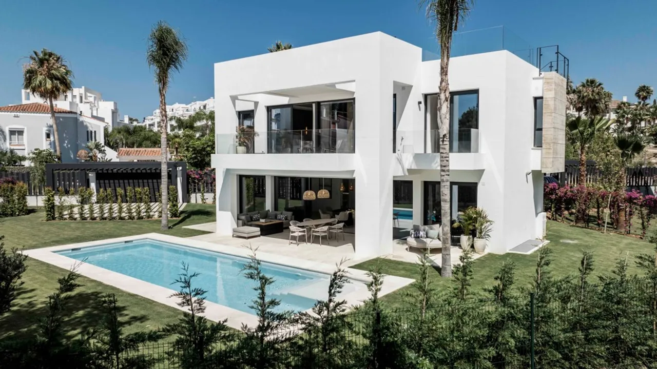 Exclusive Luxury Villa in El Campanario Golf image 0